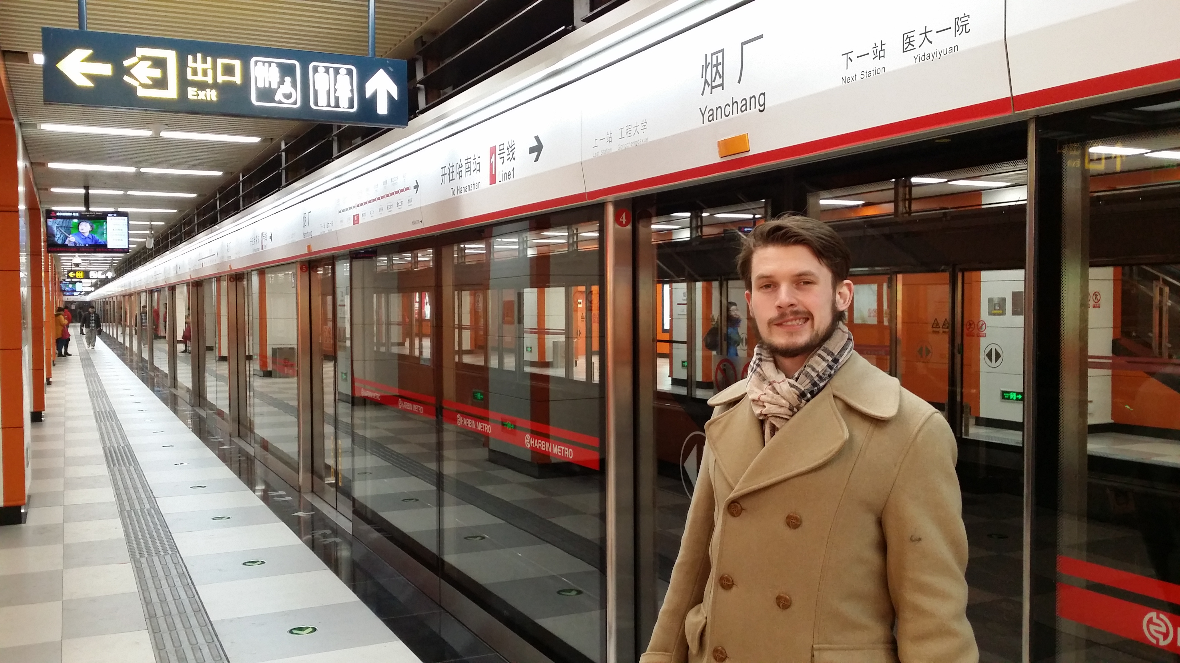 Robert på tunnelbanestation